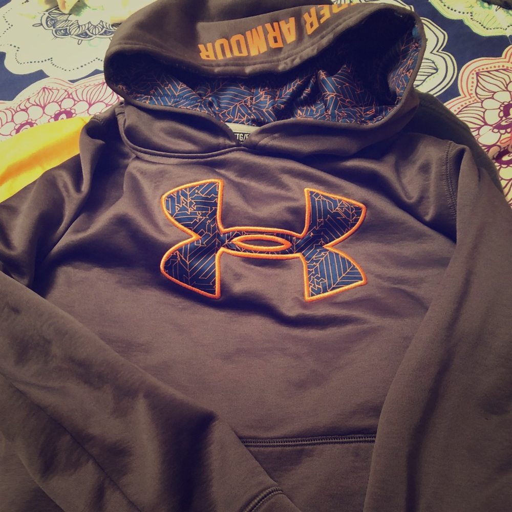 UA pullover